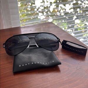 Quay Australia Black Aviator Vivienne Sunglasses